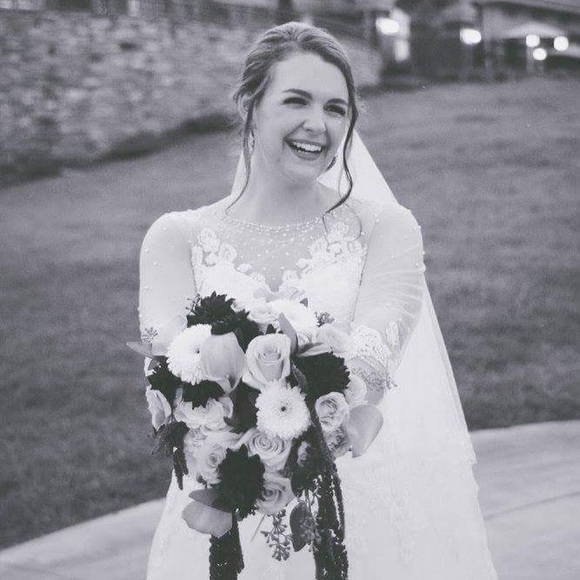 Meet your Posher, Allison - Picture 1 of 1